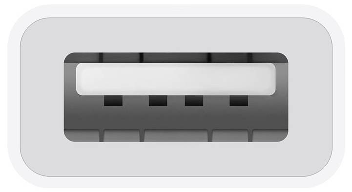 'Detailní pohled na konektor USB-C, který ukazuje symetrický tvar a centrální kontakty, vhodný pro moderní digitální zařízení.'