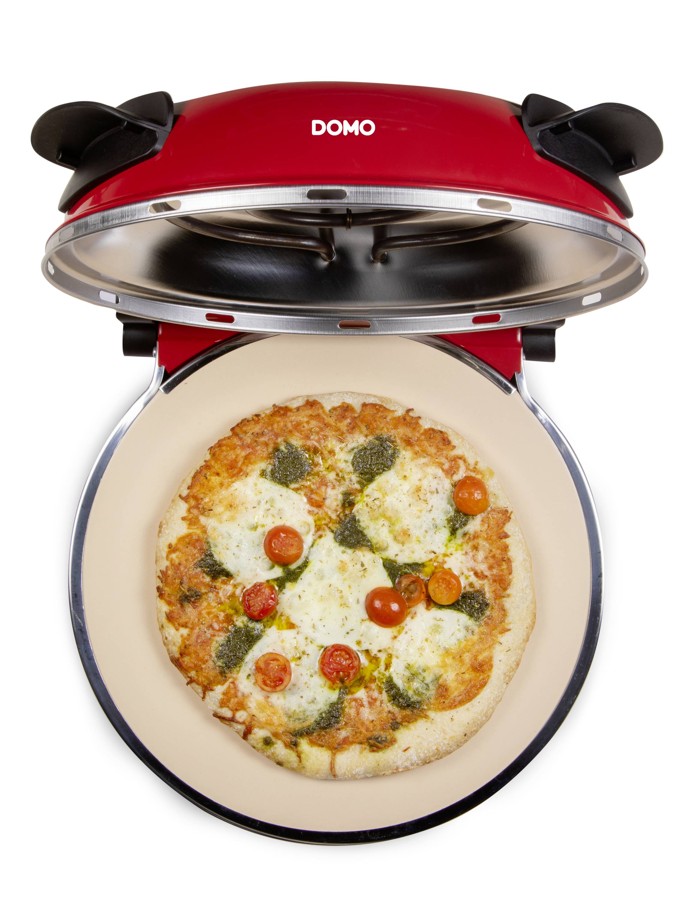 Červená pec na pizzu s kulatým otvorem zobrazuje čerstvě upečenou pizzu s rajčaty, mozzarellou a bylinkami navrchu.