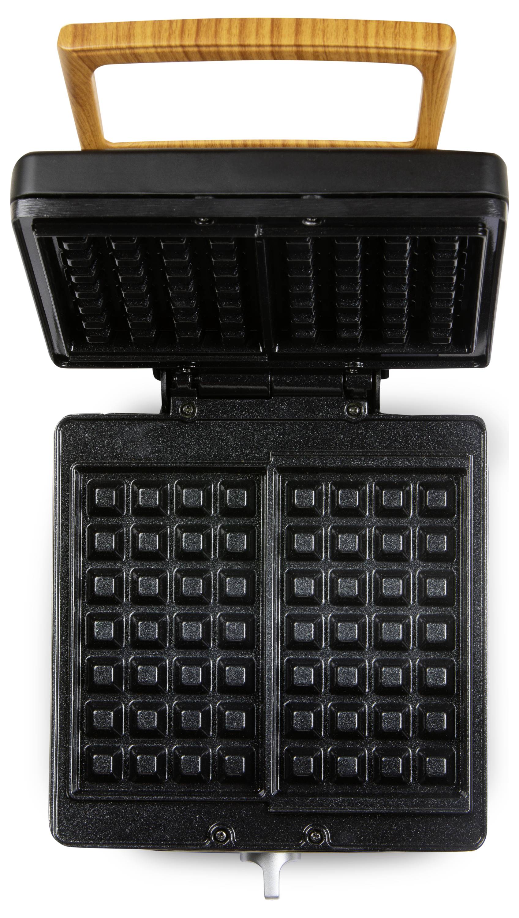 Otevřená vaflovací forma s černým nepřilnavým povrchem a dřevěnou rukojetí, připravená na nalití těsta pro dvě obdélníkové vafle.