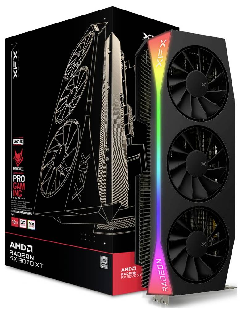 Černá grafická karta XFX AMD Radeon RX 6700 XT se třemi ventilátory a RGB podsvícením je zobrazena ve vzpřímené poloze vedle své originální krabice.