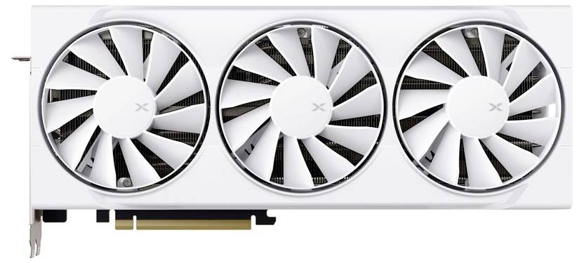 Bílá grafická karta se třemi velkými chladicími ventilátory, uspořádanými v řadě. Karta je zobrazena z pohledu ventilátorů, bez jakéhokoliv značení.