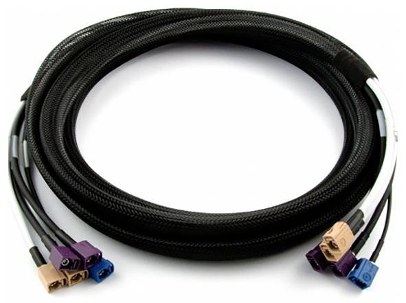 Černý opláštěný kabel s několika barevnými konektory na jednom konci. Vhodný pro technické aplikace nebo propojení.