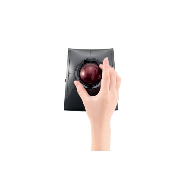 Ruka ovládá černý trackball s velkou červenou koulí.