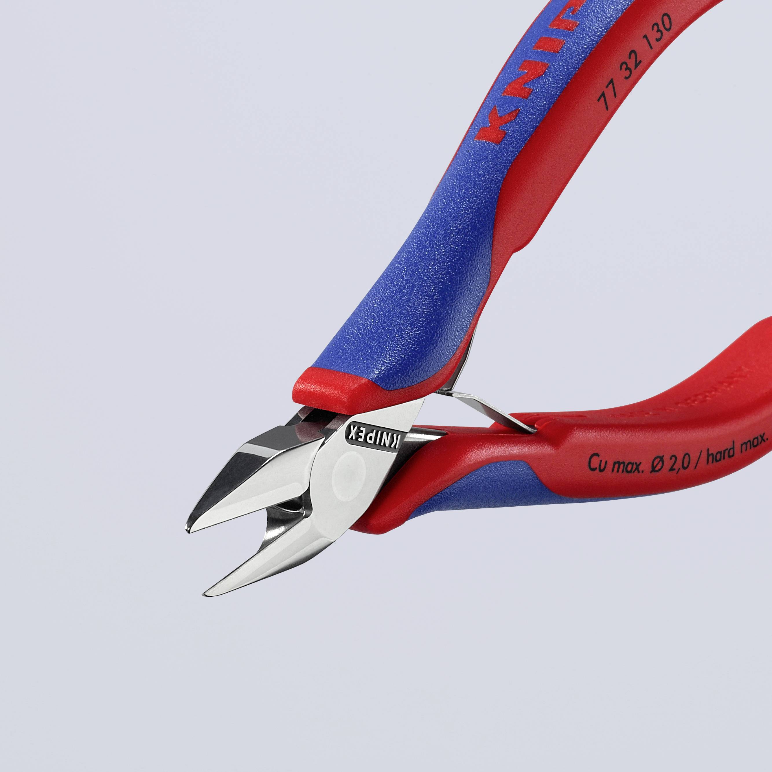 Modro-červené boční štípací kleště značky 'Knipex', vhodné pro měděné dráty do průměru 2,0 mm.
