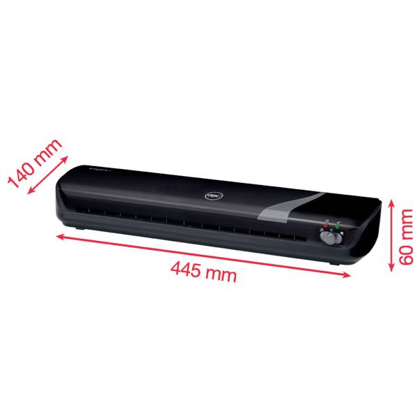 Černý laminátor o rozměrech 445 mm šířky, 140 mm hloubky a 60 mm výšky, s ovládacími prvky po straně.
