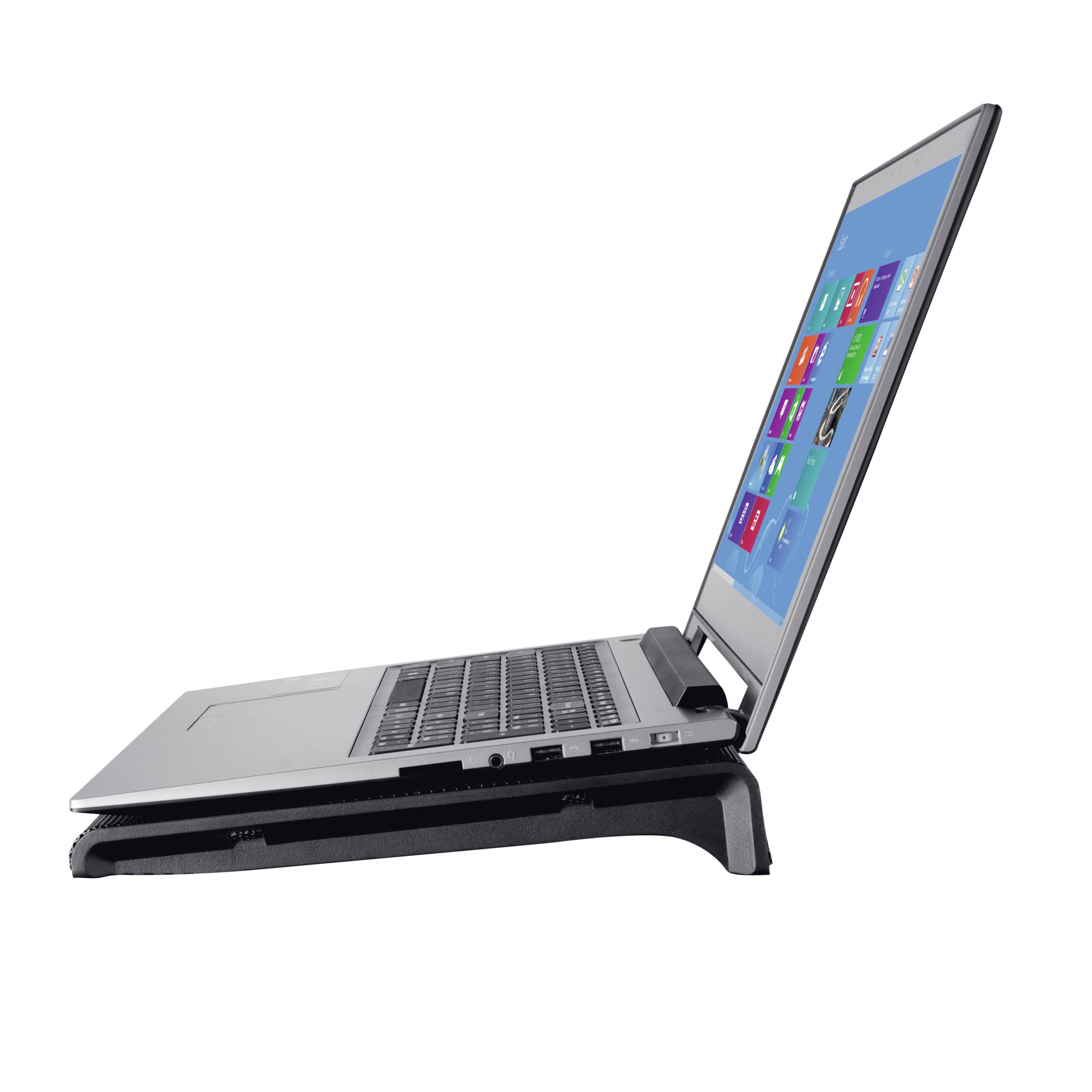 Laptop na stojanu zobrazuje modrý displej s několika barevnými symboly a dlaždicemi. Laptop je viditelný z profilu.