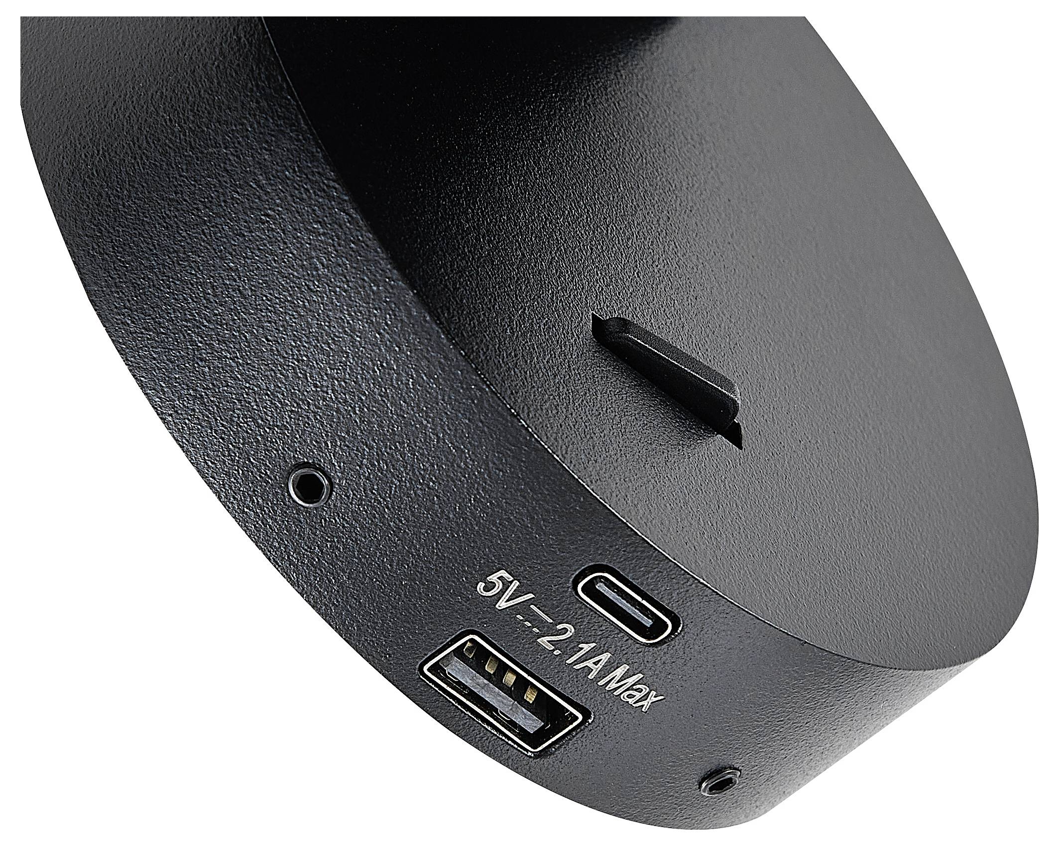 Černá nabíječka s USB-C a USB-A porty, označená '5V-2.1A Max'.