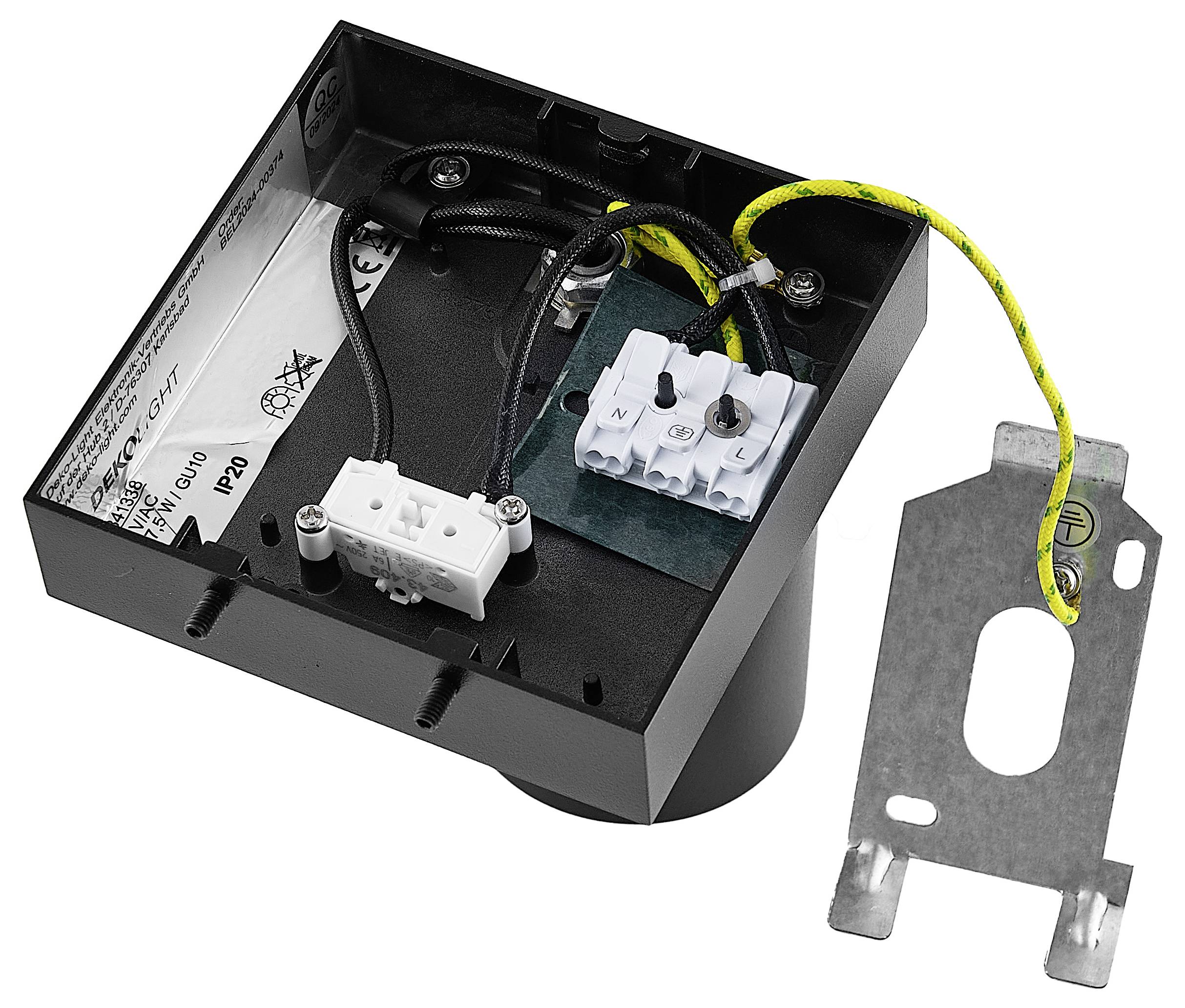 Elektrická rozvodná skříň s svorkami, kabely a odnímatelným kovovým držákem, případně pro osvětlení nebo elektroinstalaci.