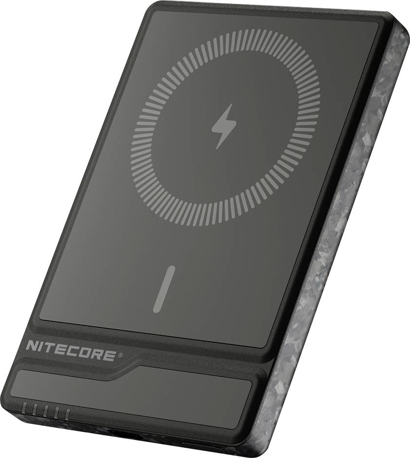 Přenosná nabíječka značky Nitecore s kruhovým indukčním symbolem na povrchu, vhodná pro bezdrátové nabíjení zařízení.