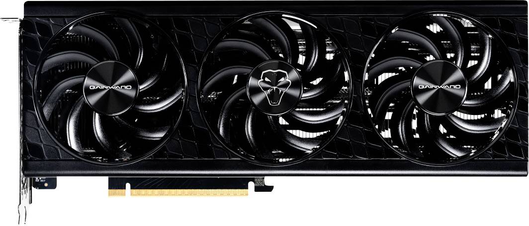 Černá grafická karta se třemi ventilátory, pohled zepředu.