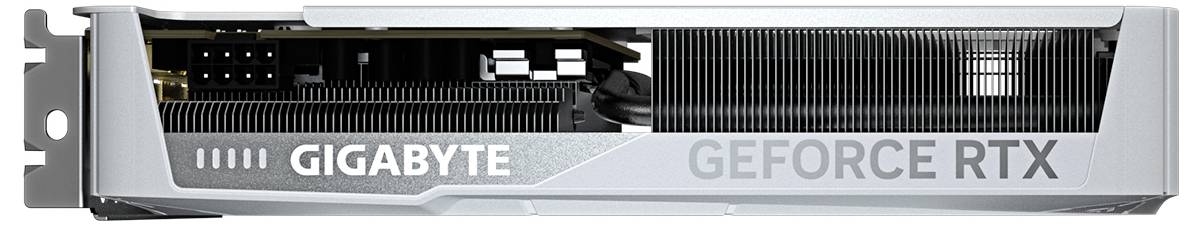Pohled z boku na grafickou kartu Gigabyte GeForce RTX v stříbrné barvě. Viditelné ventilátory a konektory. Vhodné pro výkonné grafické zpracování.