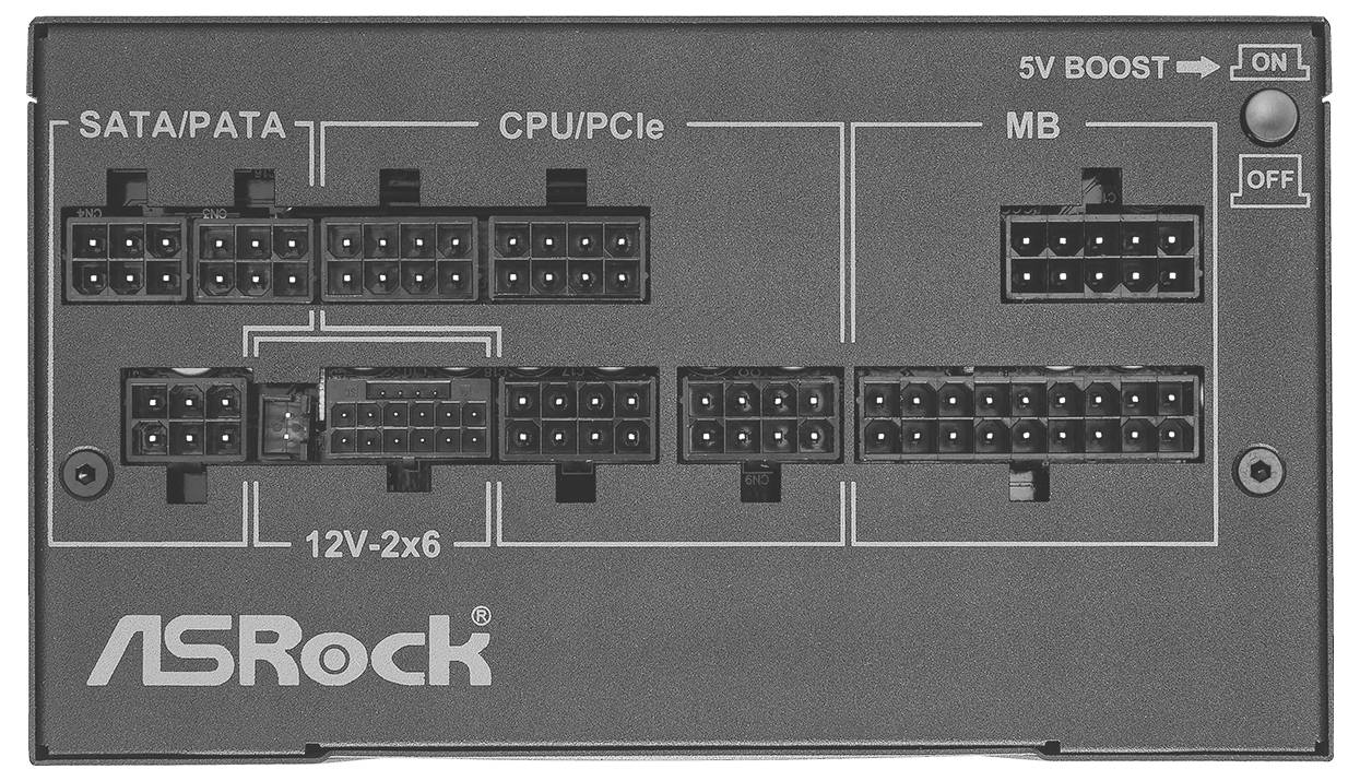 Modulární zadní strana zdroje 'ASRock' s různými napájecími konektory pro SATA/PATA, CPU/PCIe, MB a přepínačem 5V BOOST.
