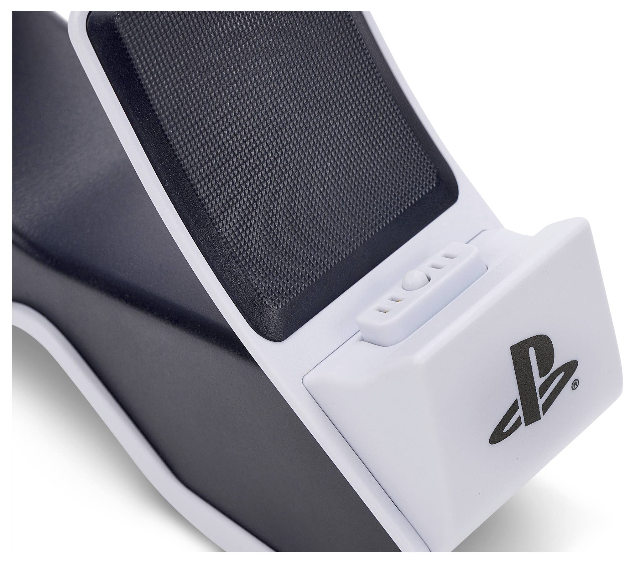 Bílý a černý elektronický stojan s logem PlayStation, pravděpodobně nabíjecí stanice pro ovladače.