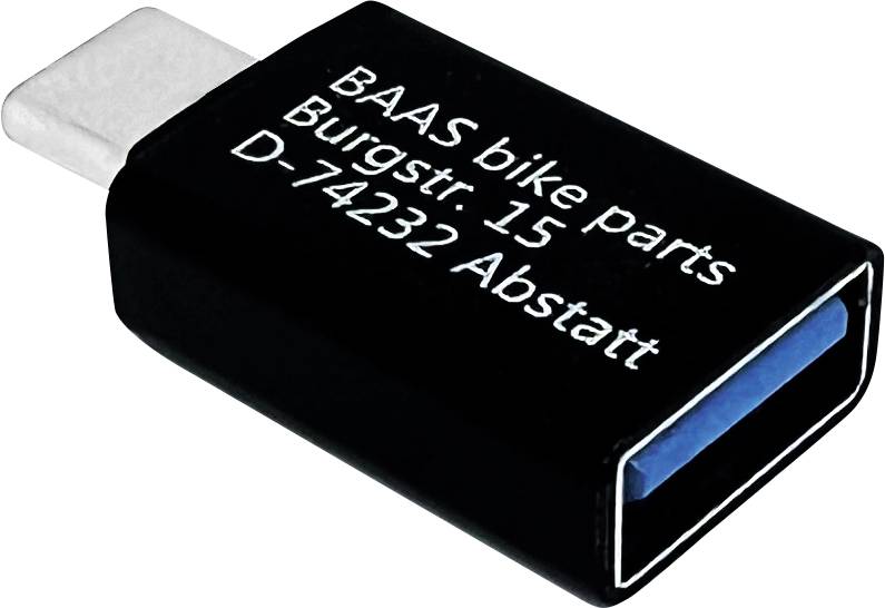 'USB adaptér s nápisem: BAAS bike parts, Burgstr. 15, D-74232 Abstatt.'