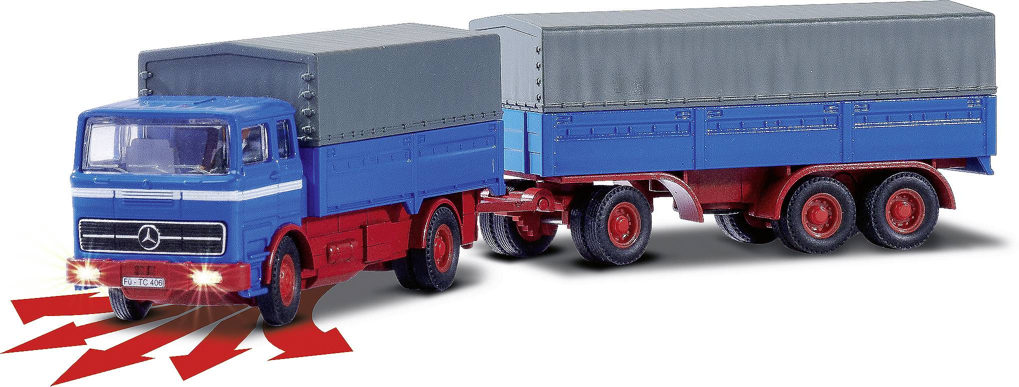 Modrý nákladní vůz s červeným přívěsem a šedou plachtou. Světlomety svítí dopředu. Model ukazuje tahač s přívěsem.