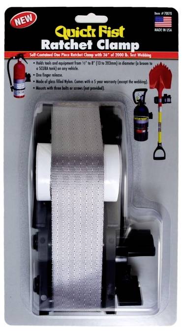 Balení "Quick Fist Ratchet Clamp" s ráčnovým popruhem pro zajištění nářadí. Vhodné pro průměry od 1 palce do 10 palců. Obsahuje montážní příslušenství a nylonový pásek.