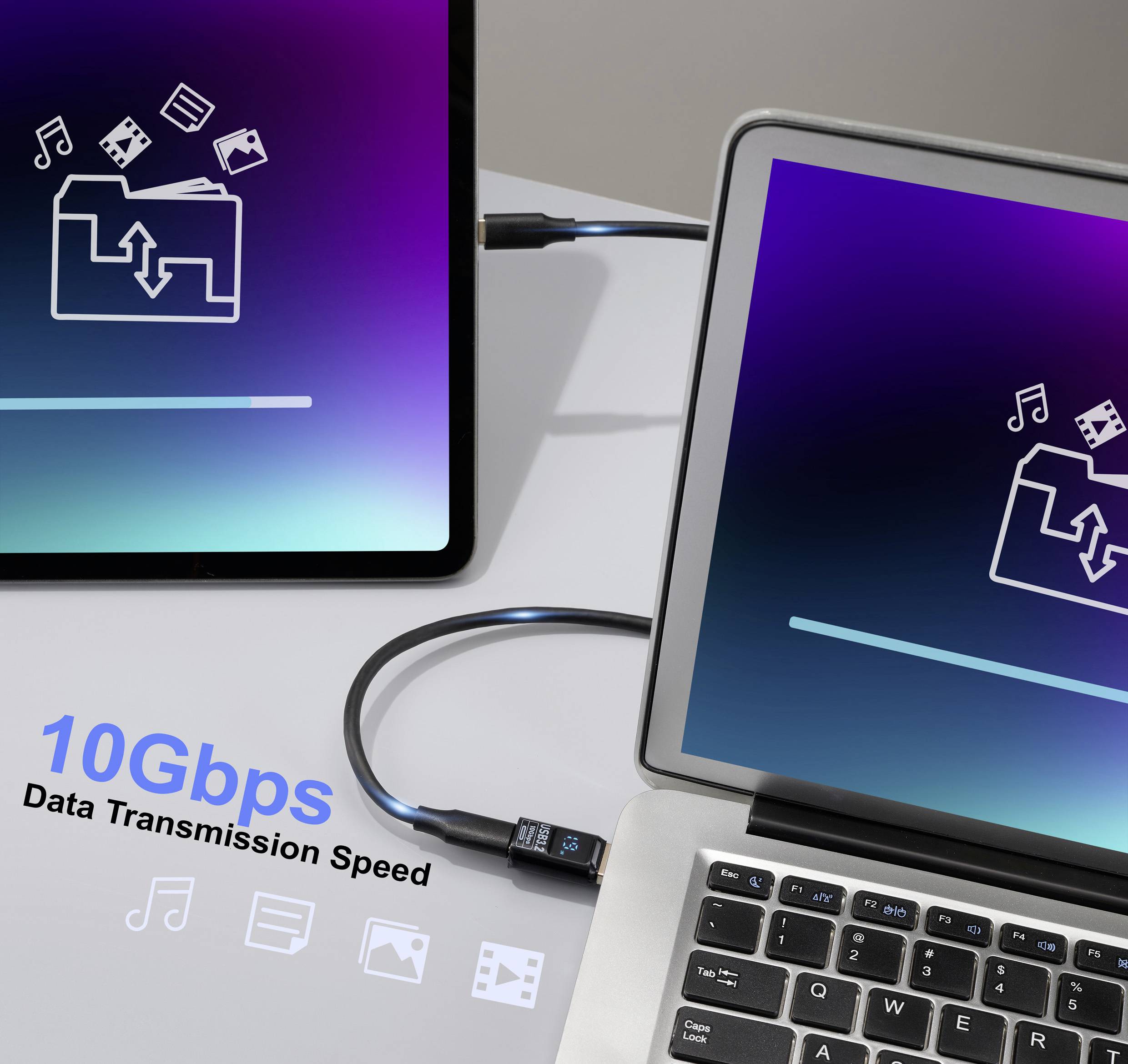 Tablet a notebook propojené kabelem ukazují přenášené složky. Text hlásá '10Gbps rychlost přenosu dat' s ikonami rychlosti níže.