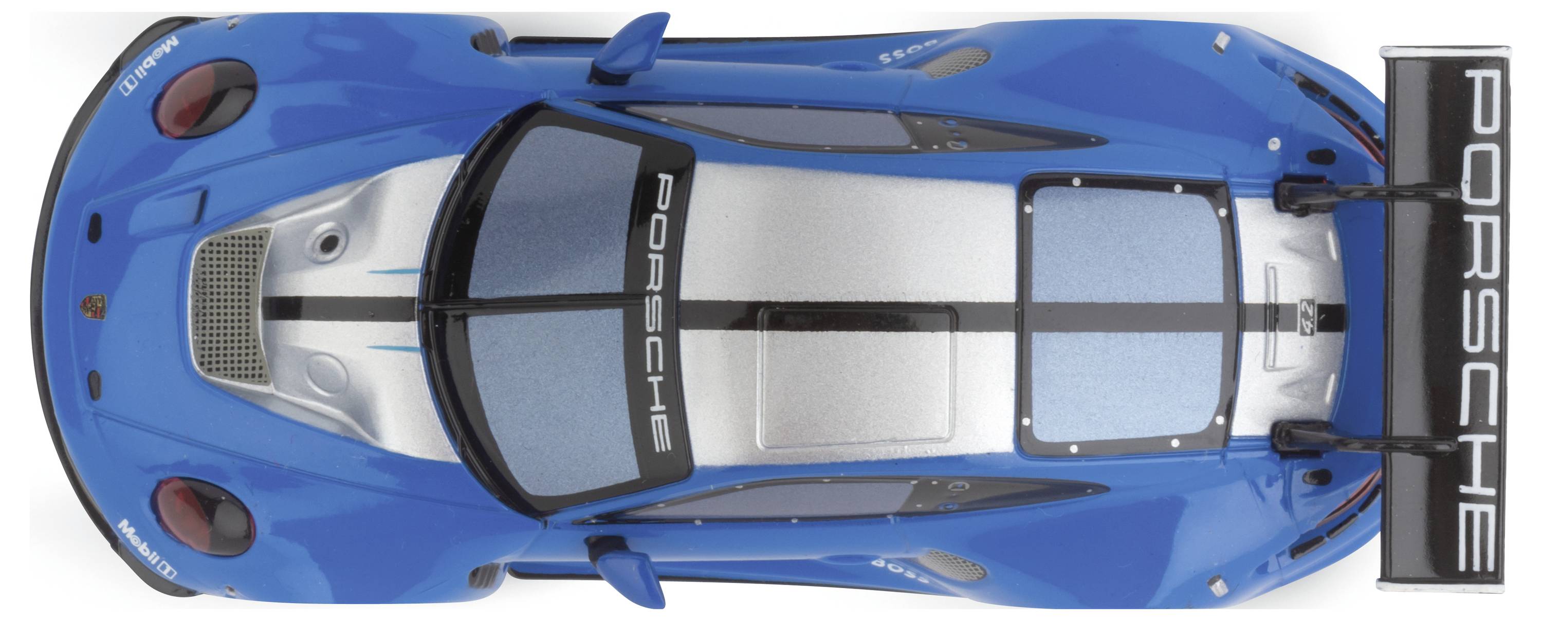 Modrý model závodního vozu pohledem shora s nápisem 'Porsche' na zadním křídle a kapotě.