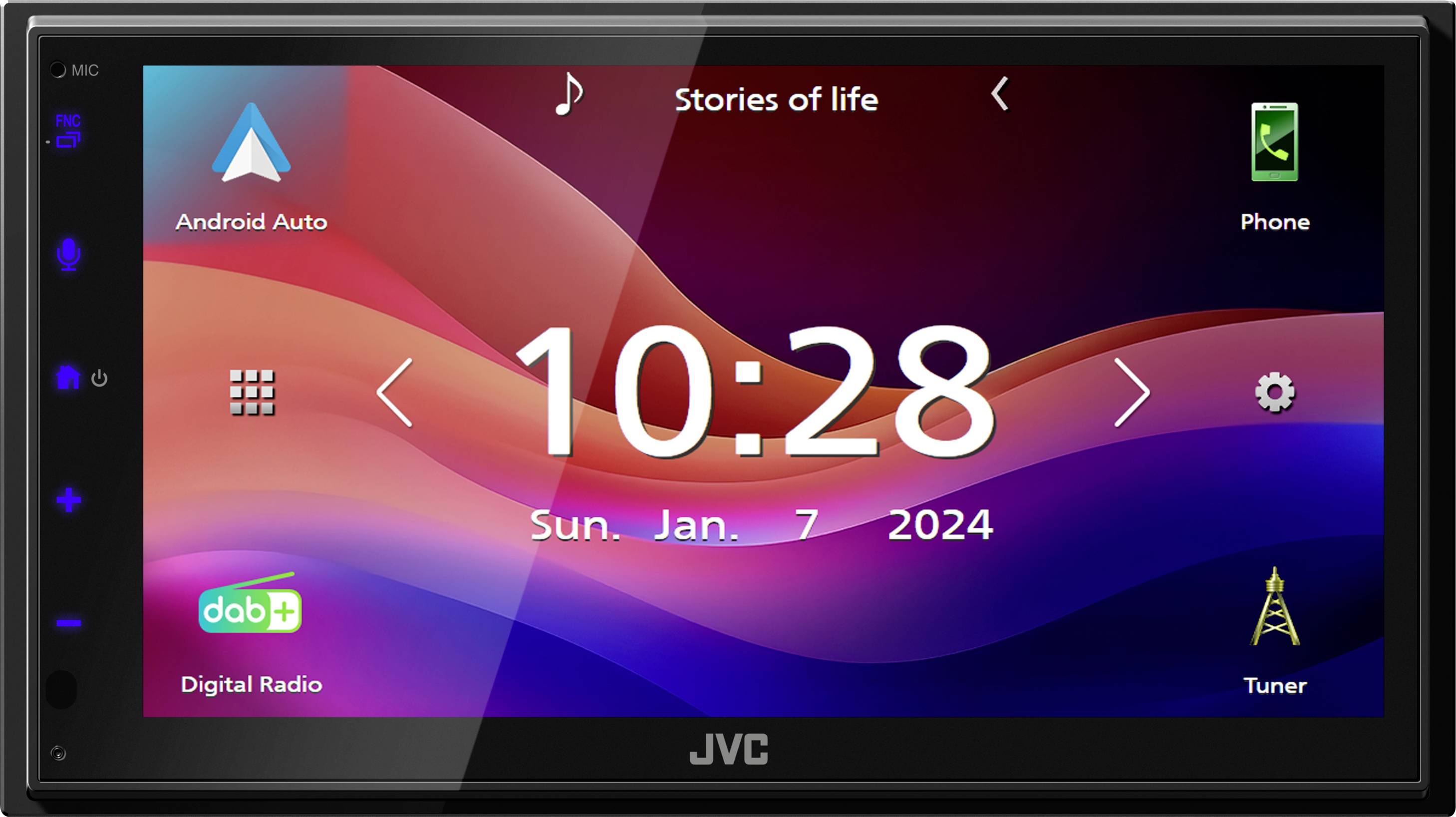 Displej autorádia zobrazuje 'Stories of life' nahoře, čas '10:28', datum 'Ne., 7. led. 2024'. Symboly pro Android Auto a digitální rádio.