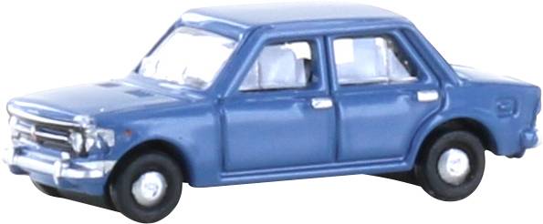 Modré hračkářské auto v klasickém designu limuzíny se čtyřmi dveřmi, stojící na bílém povrchu.