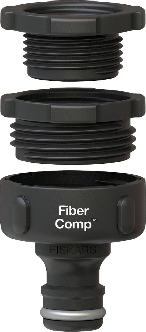 Tři černé plastové zahradní hadicové adaptéry z plastu s nápisem 'Fiber Comp', navrstevné přes sebe; adaptéry pro připojení hadic.