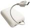 Kompaktní powerbanka s připojeným USB-C kabelem, vyznačující se hladkým, bílým designem. Zařízení má na svém povrchu logo značky.