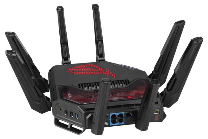 Černočervený router s osmi anténami, USB porty a ethernetovými konektory.
