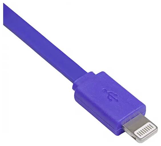 Modrý Lightning kabel pro elektronická zařízení.
