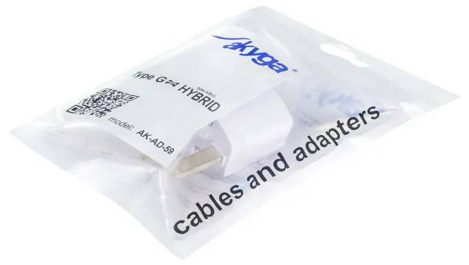 Adaptér 'AKYGA Type-C+ Hybrid' v průhledném sáčku s nápisem 'cables and adapters'. Viditelný čárový kód a číslo modelu AK-A4-59.