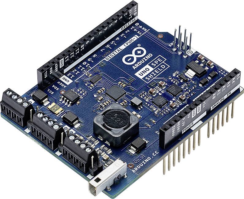 Deska Arduino Uno s různými elektronickými komponenty a připojovacími body.