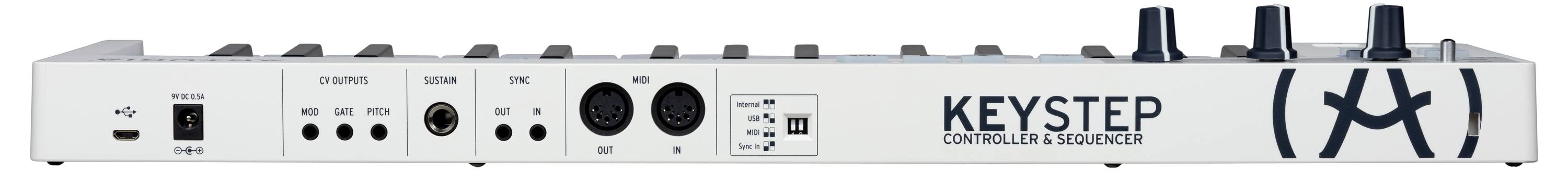 Zadní pohled na MIDI kontroler s různými konektory: USB, MIDI (IN/OUT), Sync, CV/Gate. Viditelný název značky 'KEYSTEP'.