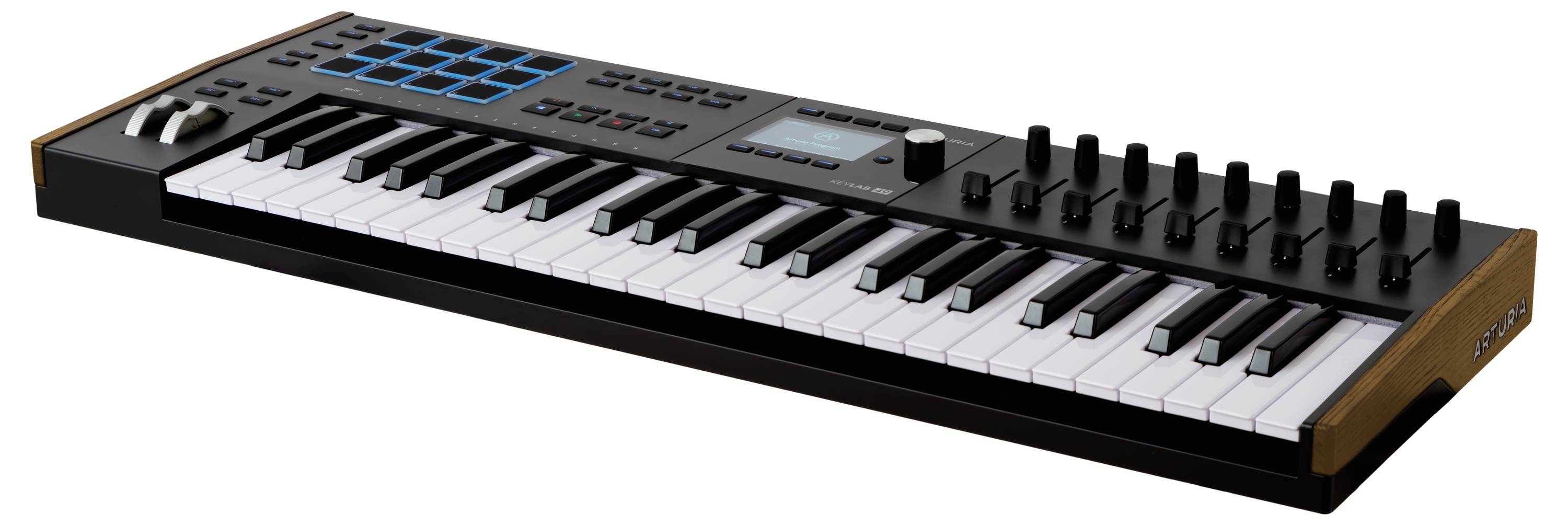 MIDI kontroler klávesnice s 49 klávesami, drum pady, regulátory a displejem, používaný pro hudební produkci a sound design.