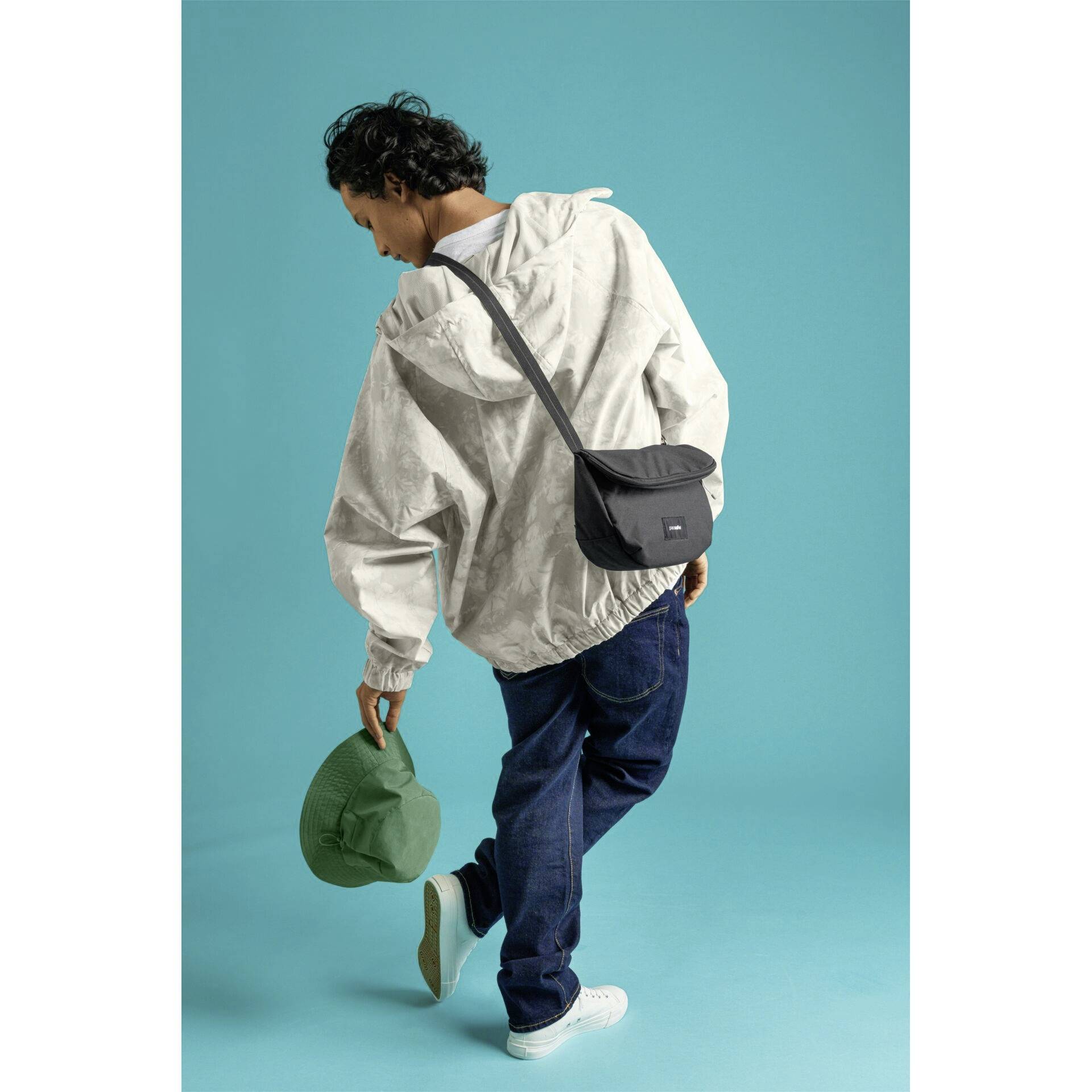 Pacsafe taška přes rameno GO Saddle Crossbody 35140130 1 ks-14