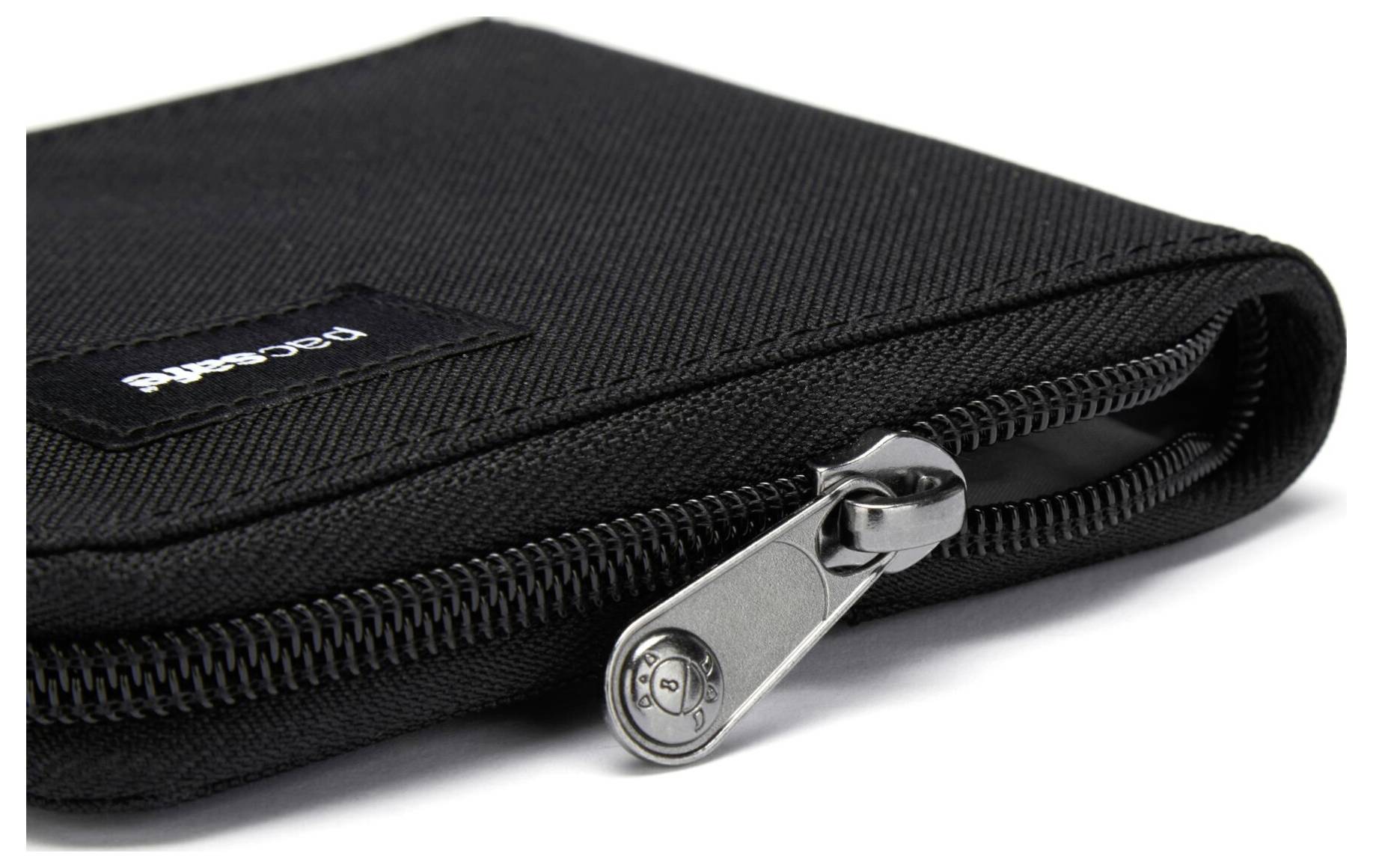 Pacsafe RFIDsafe Zip Around Wallet peněženka, (š x v x h) 11 x 10 x 2 cm, černá, 11050130-5