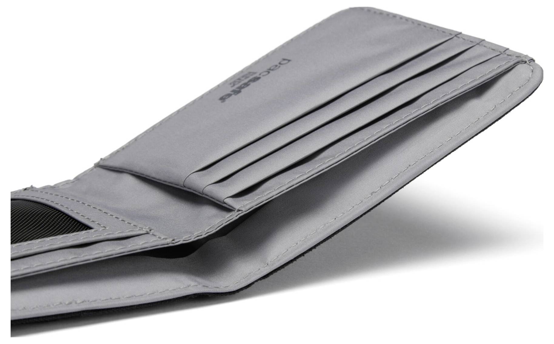 Pacsafe RFIDsafe Bifold Wallet peněženka, (d x š x v) 1 x 10.5 x 9 cm, černá, 11000130-9