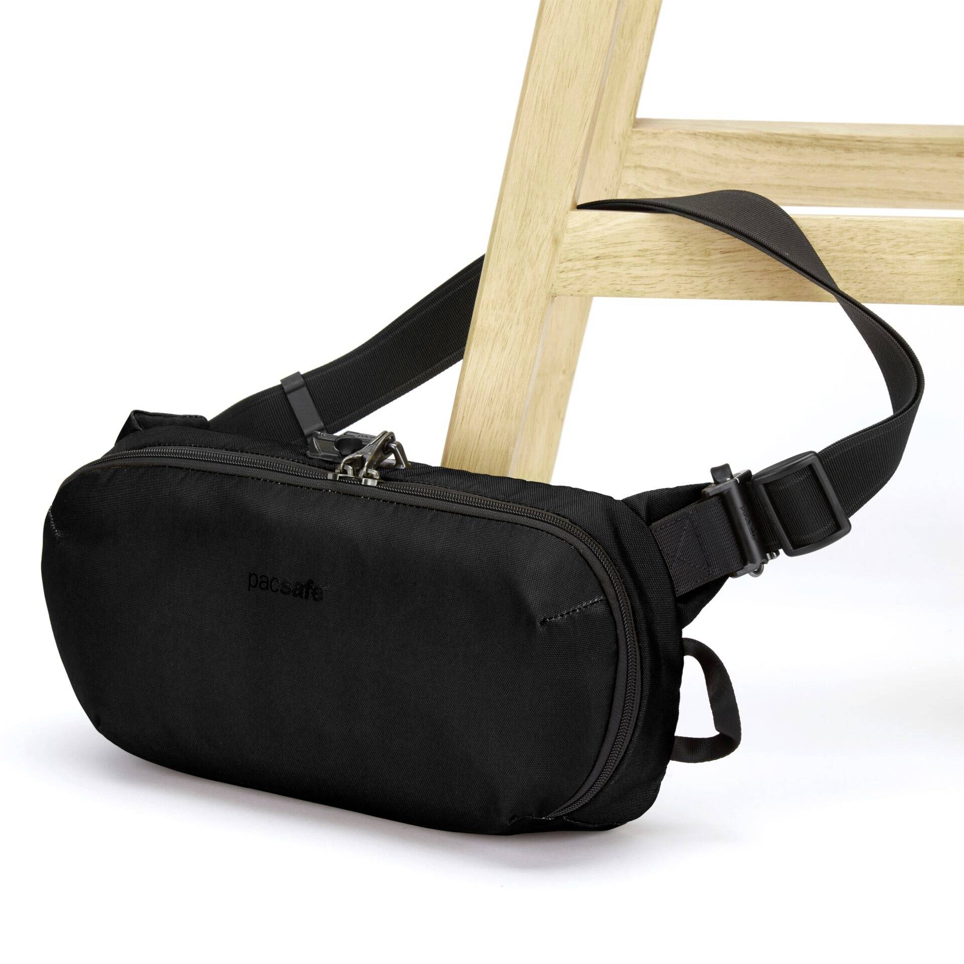 Pacsafe Metrosafe X urban sling taška přes rameno, 5 l, (š x v x h) 36.5 x 20 x 8 cm, černá, 30615100-7