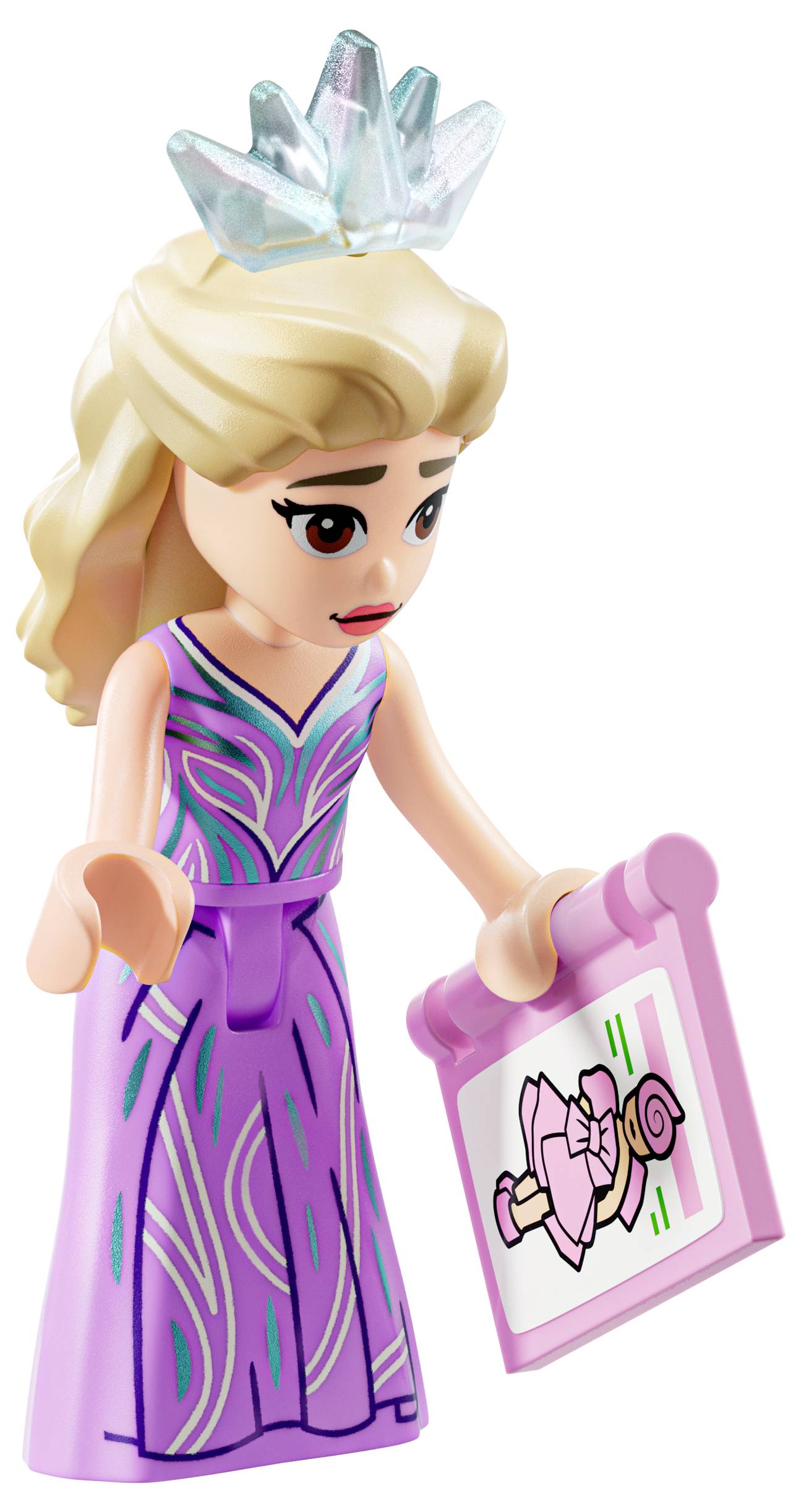 Figurka LEGO v purpurovém šatu s křišťálovou korunkou drží rámeček zobrazující tanečnici v tutu, což vyjadřuje pocit elegance a uměleckého zájmu.