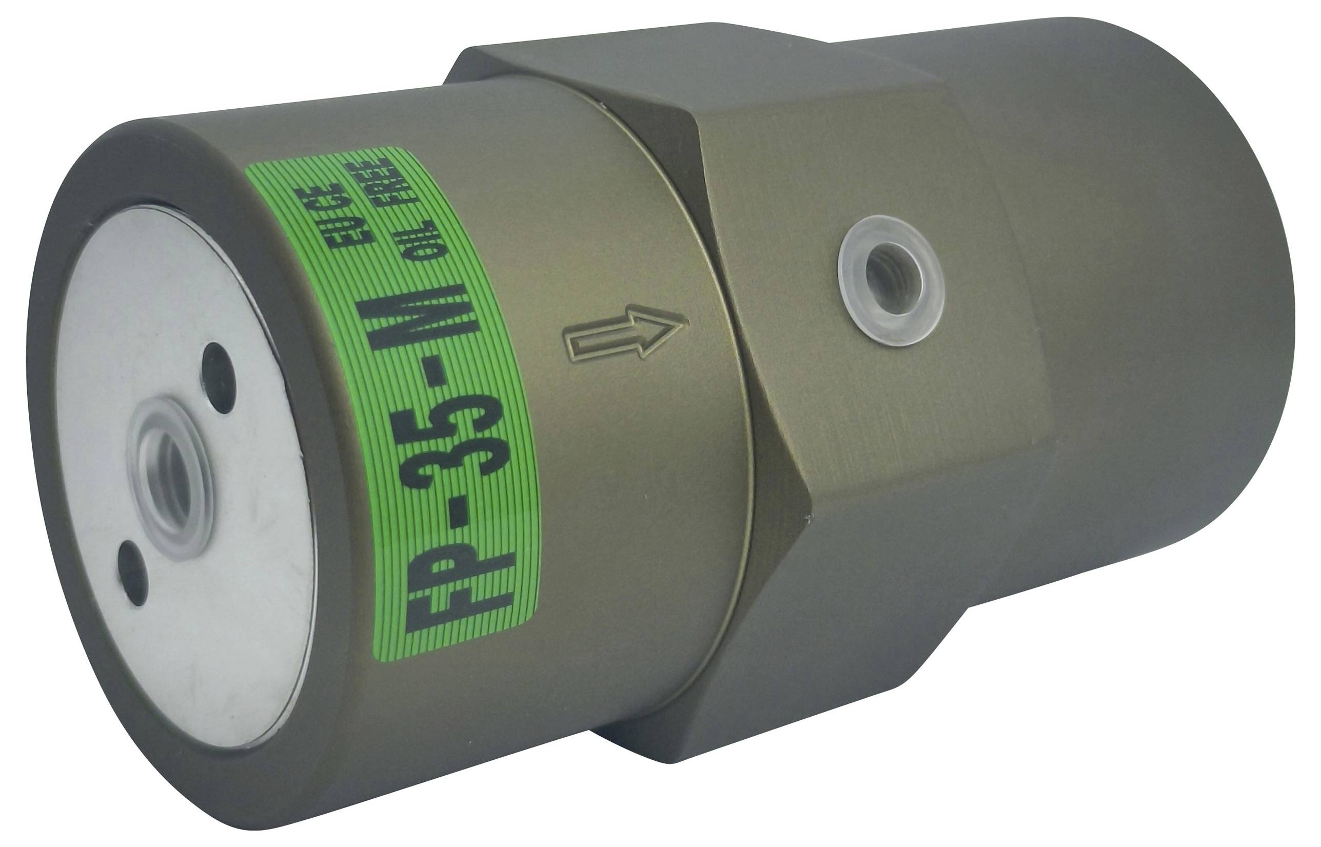 Válcový kovový komponent se zeleným štítkem s nápisem 'FP-35-M' a symbolem šipky.