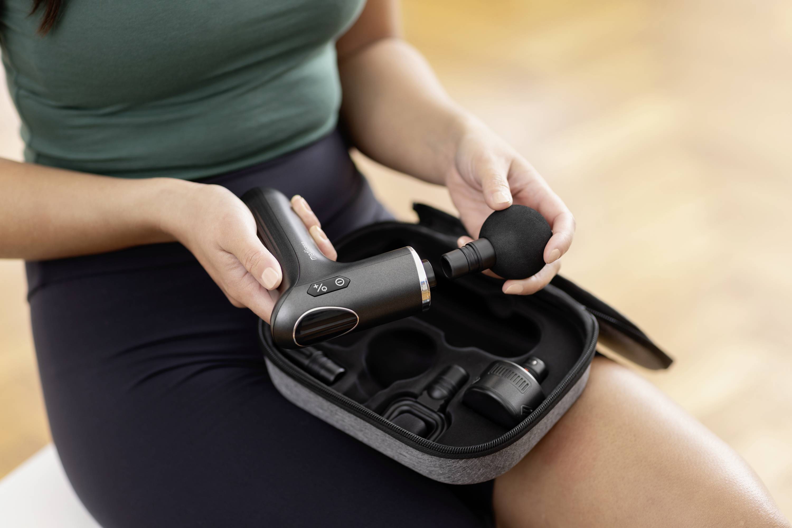 Medisana MG 560 Hot & Cold masážní pistole 20 W černá-9