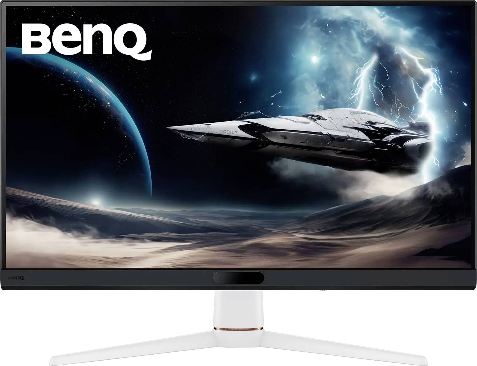 Kosmická loď letí v kosmické scéně na monitoru počítače s logem 'BenQ' v rohu, přičemž zobrazuje živé barvy a detailní grafiku.