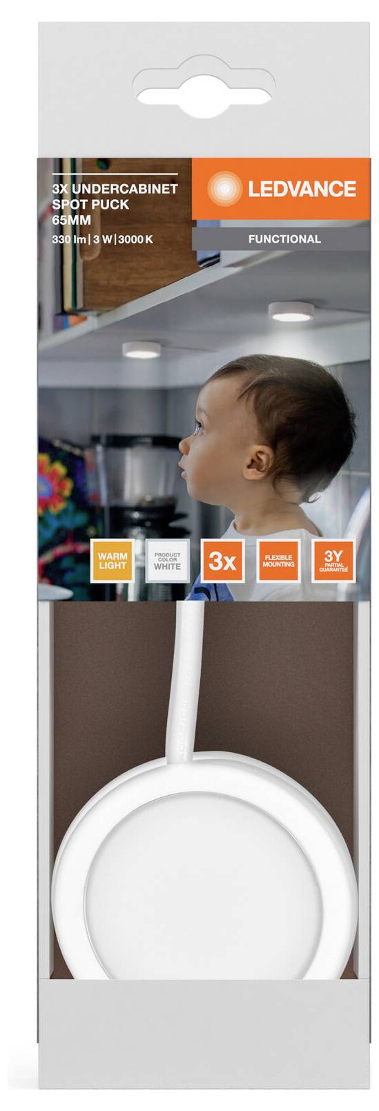 Funkcionalita LEDVANCE zapuštěné bodové světlo reklamující 3x 65 mm podskulturní reflektor s teplou bílou světlem 3000 K, zobrazené v kuchyni s dítětem hledícím nahoru a detailem bílé svítidla.