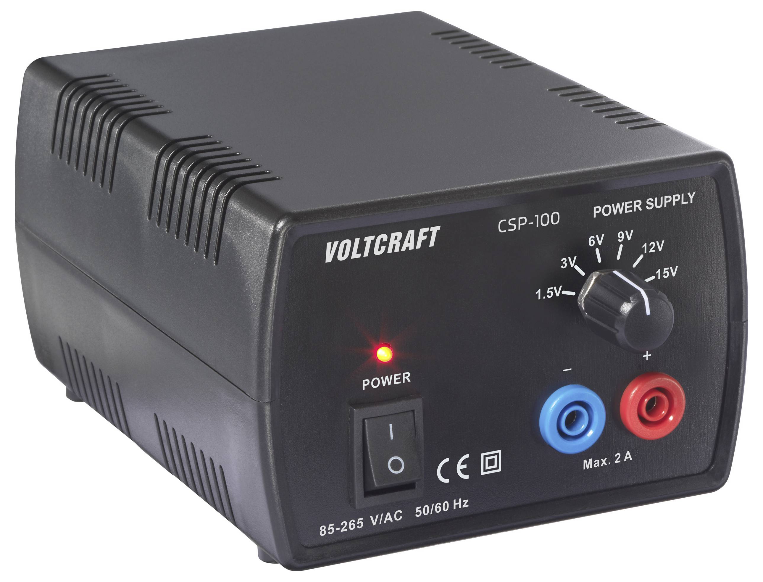 Černý zdroj Voltcraft CSP-100 s ovládacím knoflíkem pro výběr napětí a červenými/modrými svorkami. Červená LED dioda signalizuje zapnutý stav.