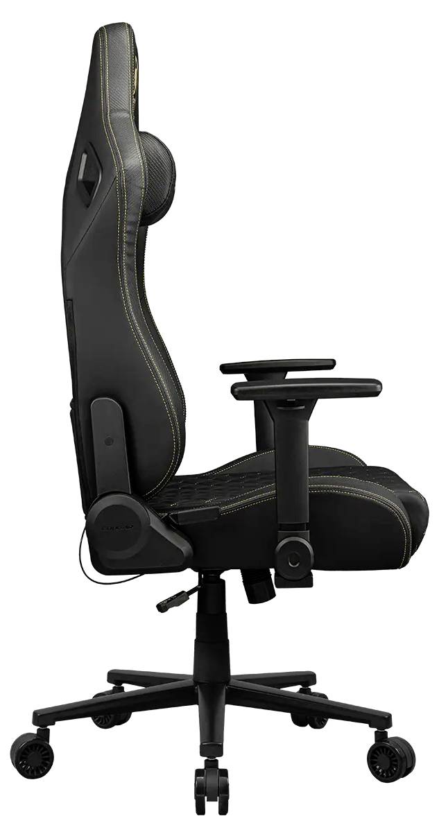 Černá ergonomická kancelářská židle s nastavitelnými područkami a opěradlem, zobrazená z pohledu z boku na kolečkové podstavě.