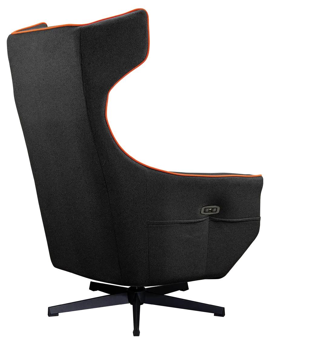 Moderní otočná židle s vysokým opěradlem, potažená tmavou látkou a s oranžovým lemováním. Židle má elegantní, minimalistický design.