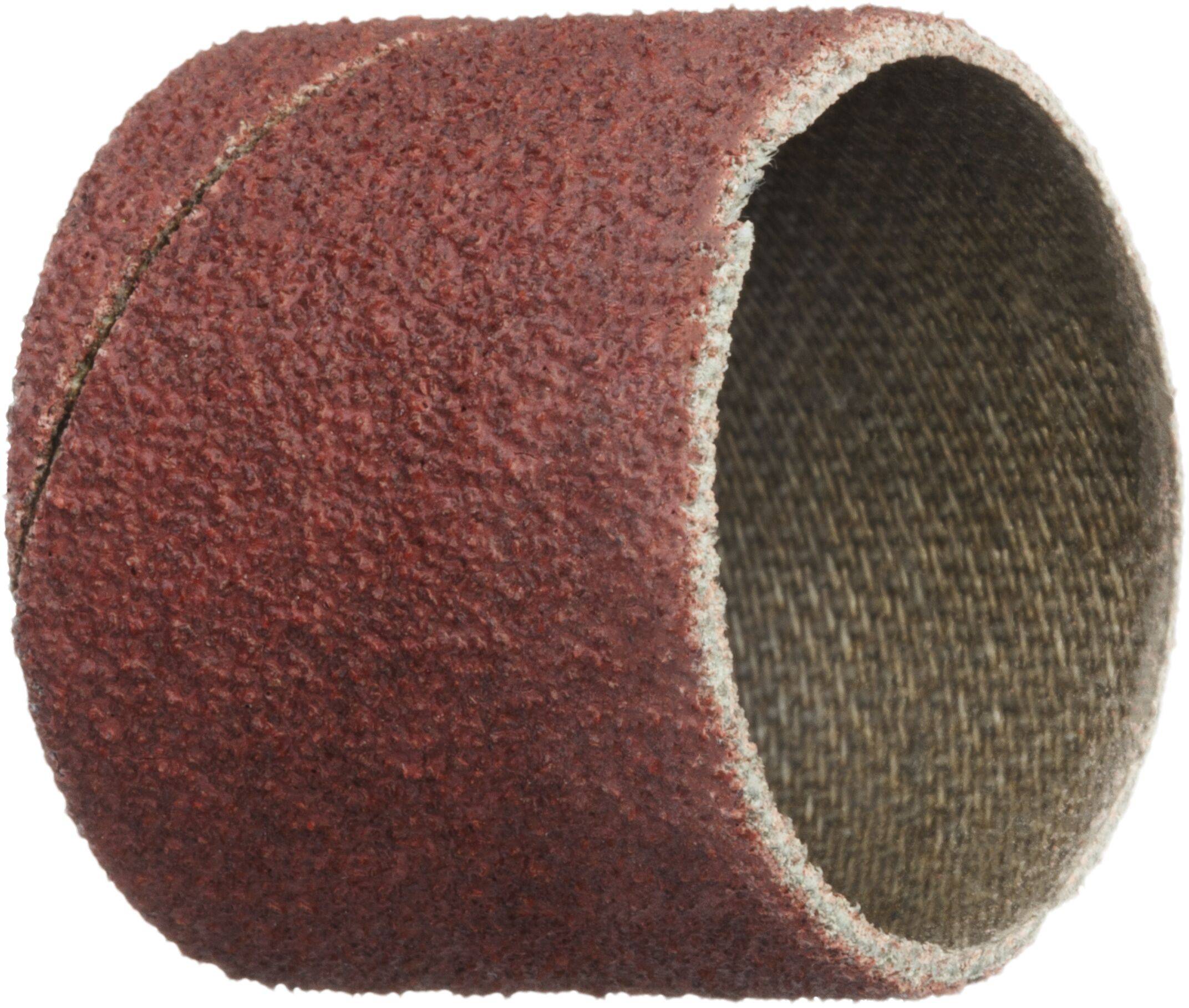 Válcový brusný váleček s hrubým, červenohnědým texturovaným povrchem používaný pro broušení nebo tvarování materiálů ve stolařství nebo kovovýrobě.