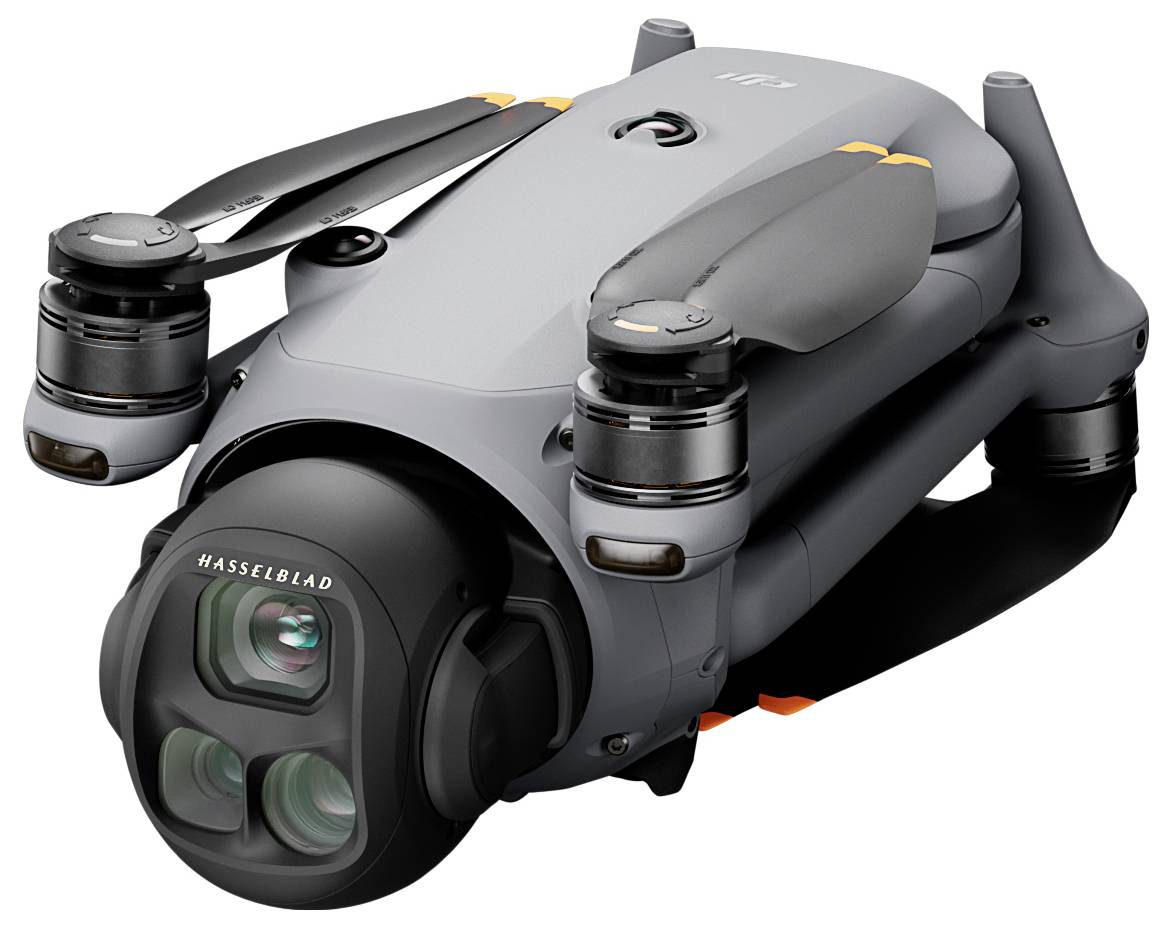 Kompaktní, složený dron se dvěma kamerami a čtyřmi vrtulemi, s elegantním šedým designem. Na objektivu kamery je viditelný název značky 'Hasselblad'.