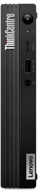 Pohled zepředu na černý počítač Lenovo ThinkCentre s vystavenými USB porty, audio jackem a vypínačem, s vertikálně umístěným logem značky.