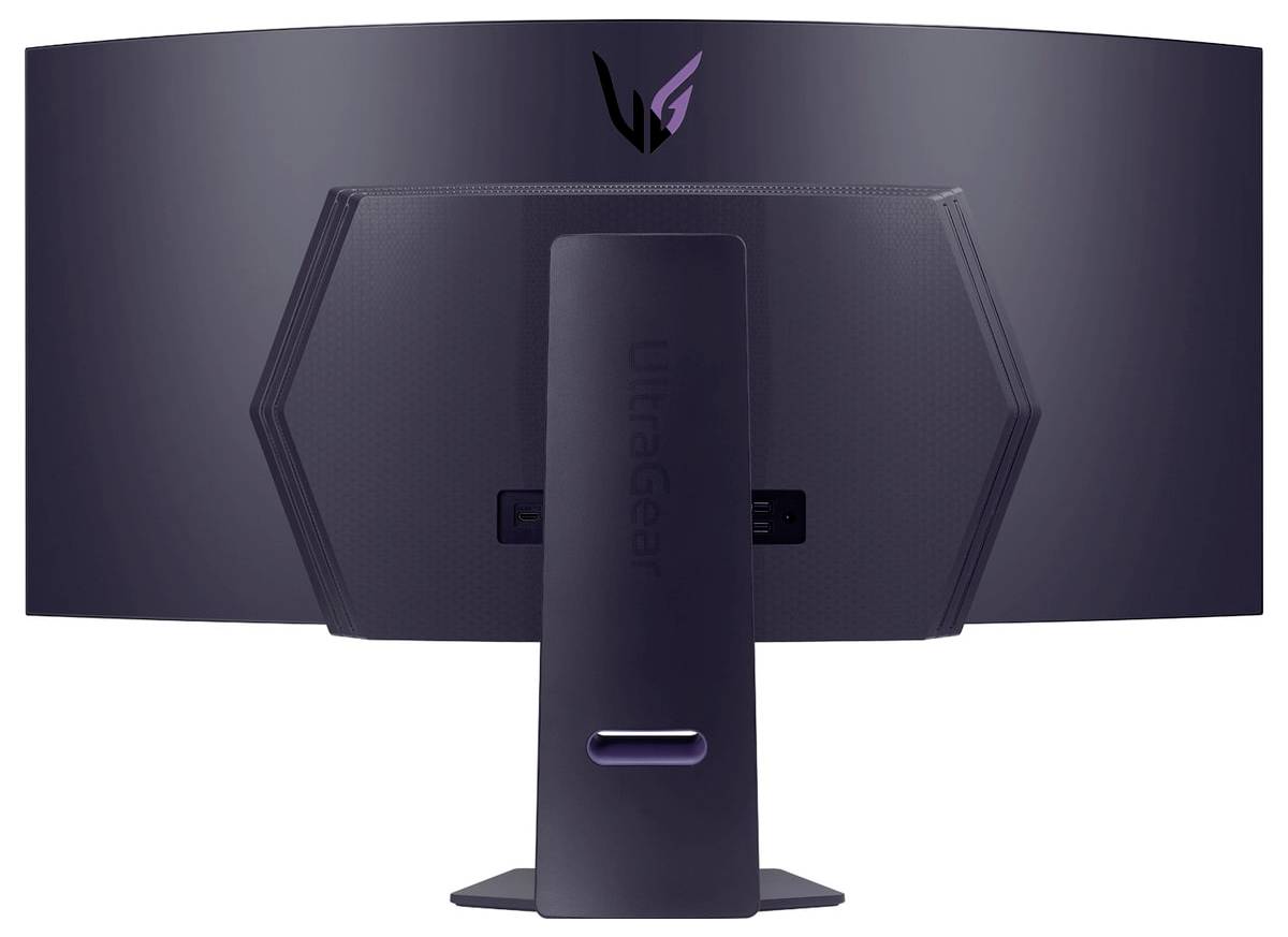 Pohled zezadu na monitor 'UltraGear' s prohnutým, elegantním designem a ovládacím panelem na levé straně, zobrazující porty a branding.