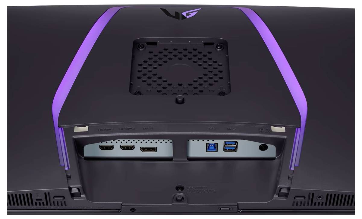 Zadní strana monitoru zobrazující porty: dva HDMI, jeden DisplayPort, jeden USB upstream port a dva USB downstream porty. Jsou viditelné fialové LED přísvity.
