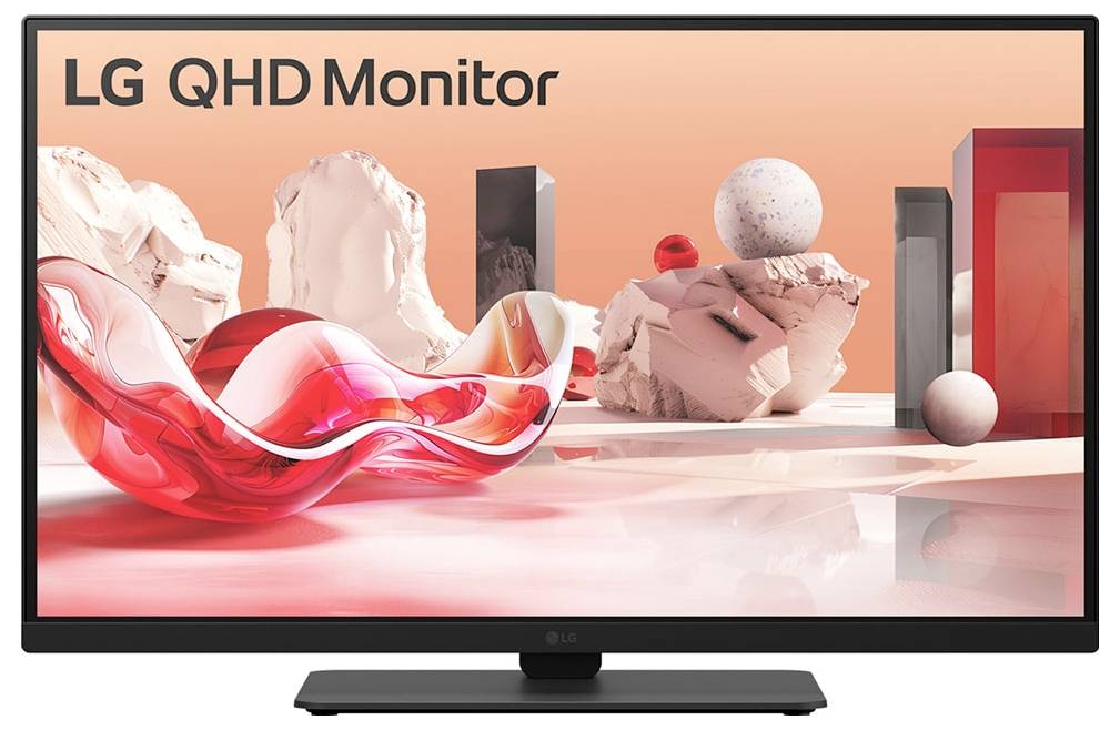 Širokoúhlý monitor zobrazující abstraktní umění s plovoucími geometrickými tvary v červené a bílé barvě. Text na obrazovce říká 'LG QHD Monitor'.